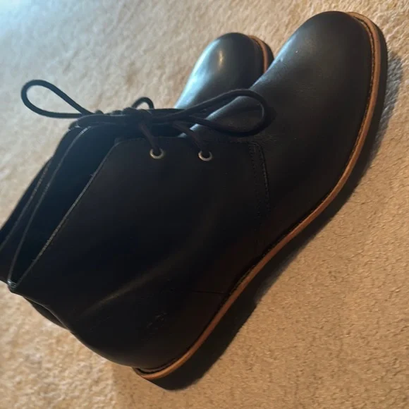 UGG Classic Black Leather Men's Shoes - Picture 8 of 10